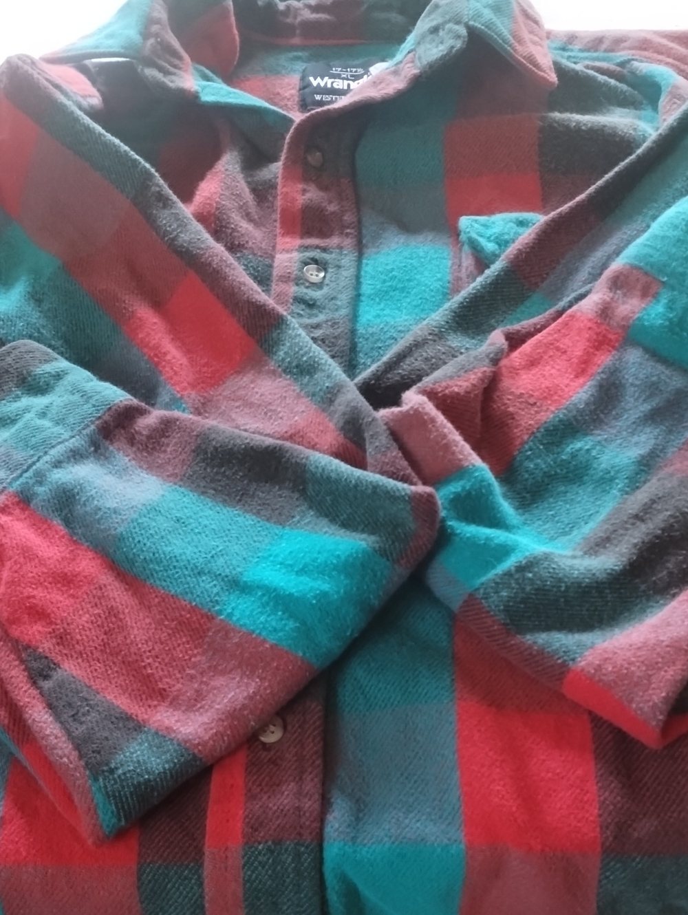 Vantage Wrangler Men’s Teal and Red Plaid Button-Up Shirt